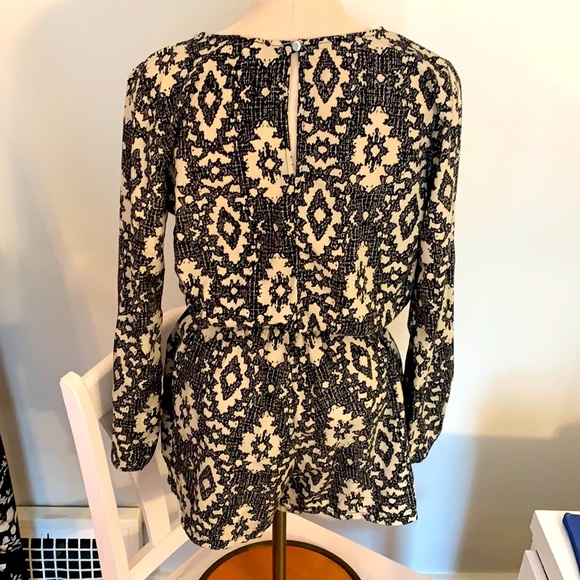 Patterned Women’s Romper Size Small - Picture 6 of 6